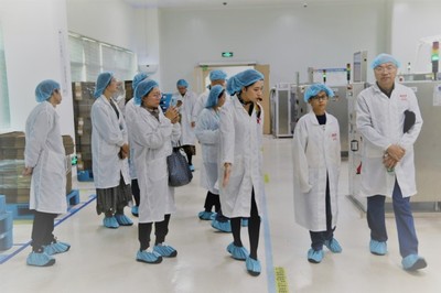 旅游學院組織教工參觀湯臣倍健，探索健康產業與文旅發展的融合之路